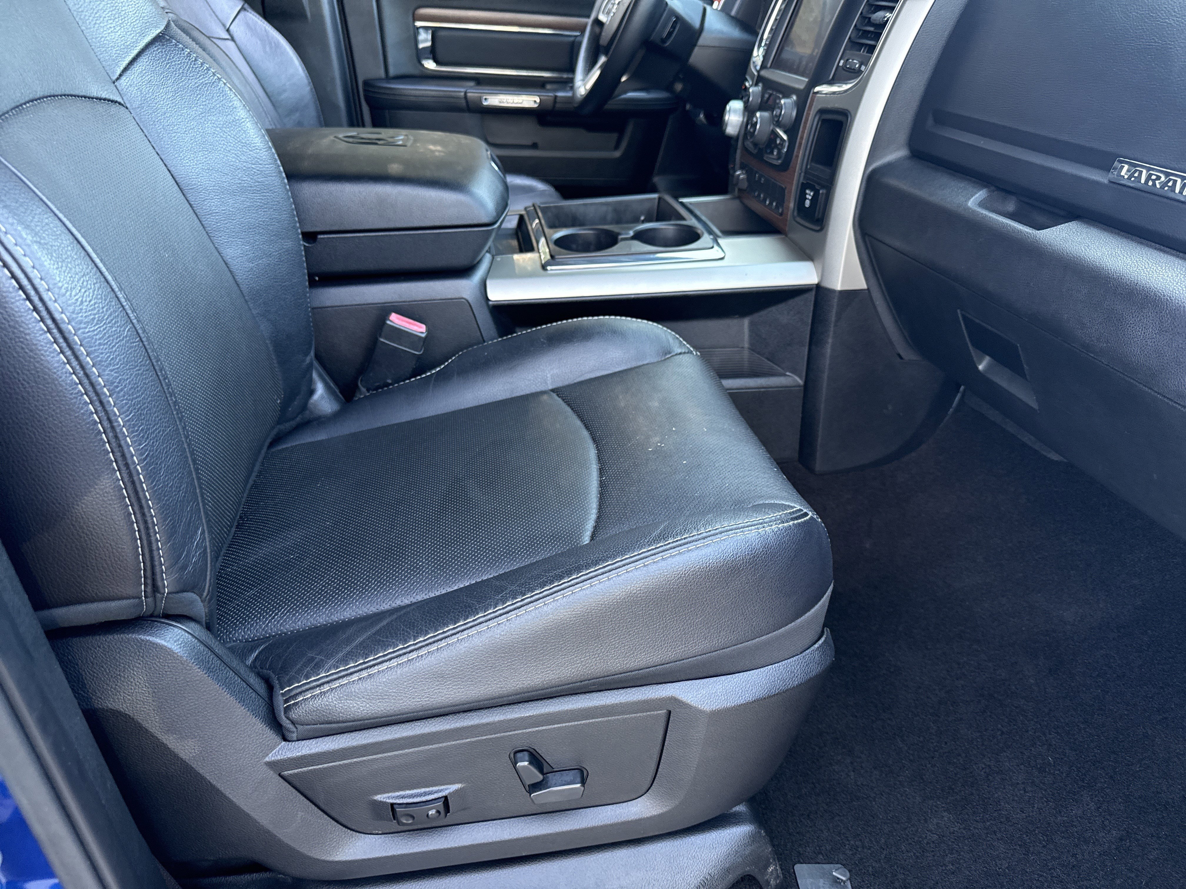 Used 2015 RAM 1500 Laramie w/ Convenience Group AWD/4WD image 14