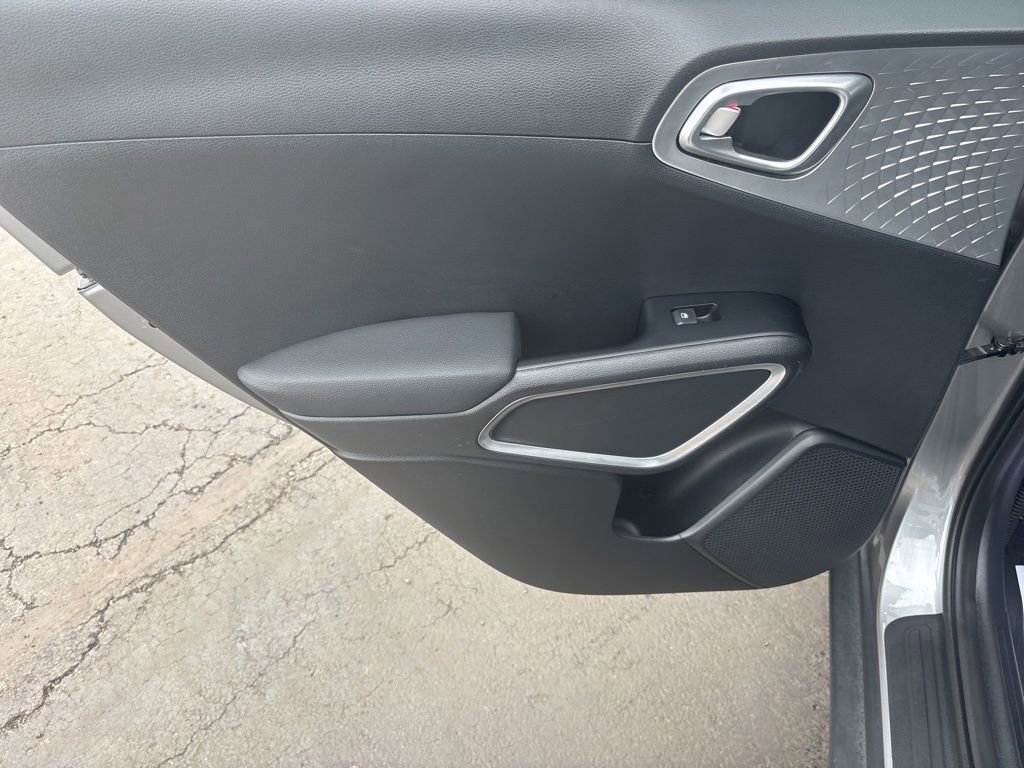 Used 2025 Kia Soul LX w/ LX Technology Package image 25