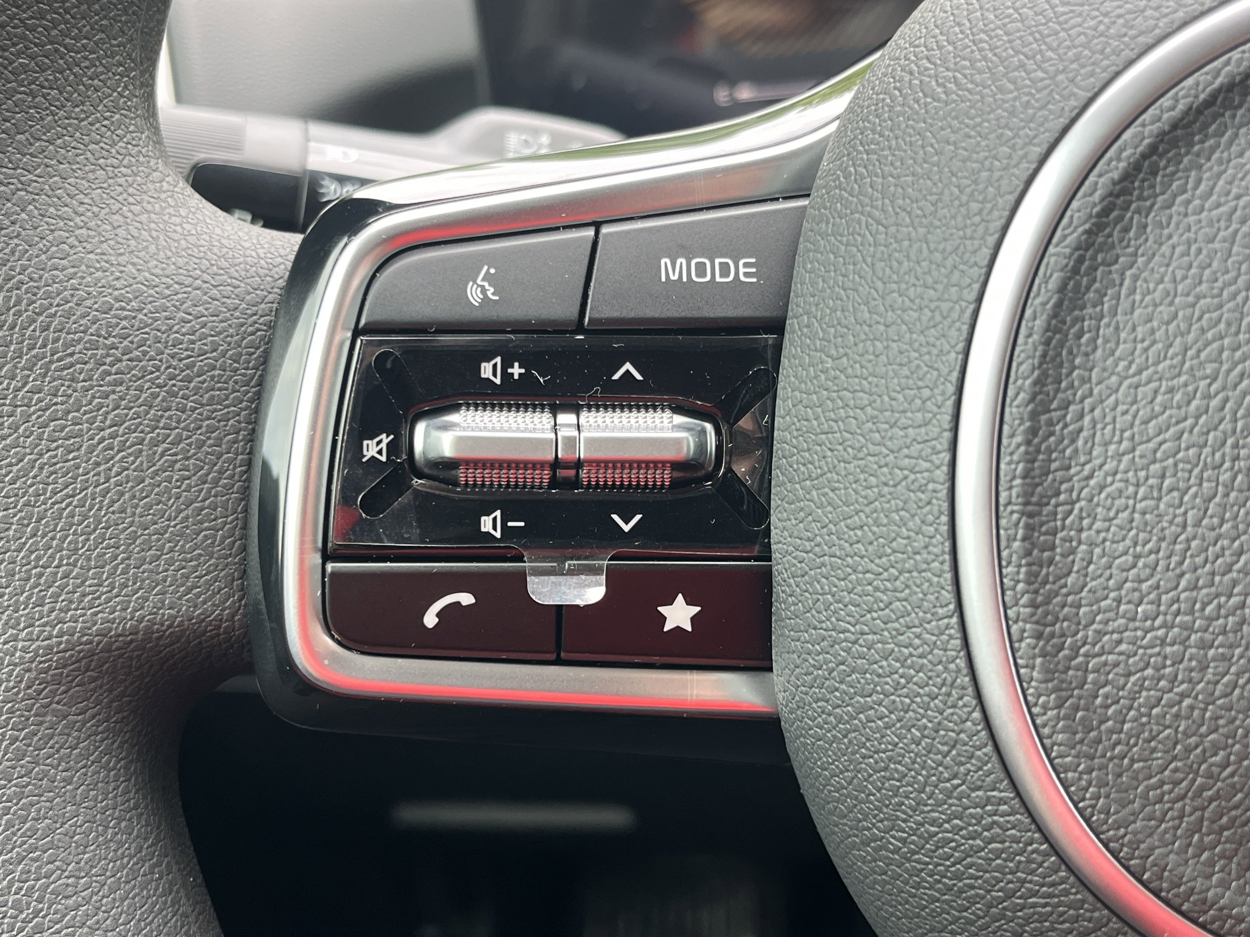 New 2025 Kia Sorento LX image 15