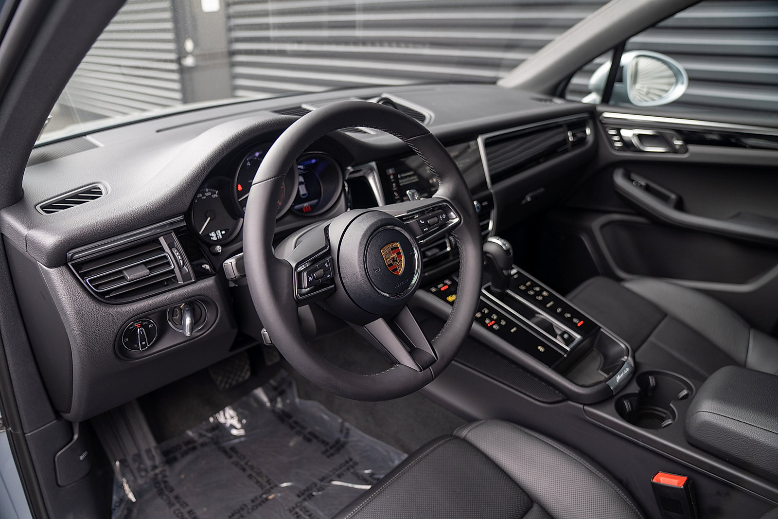 Certified 2026 Porsche Macan AWD/4WD image 4