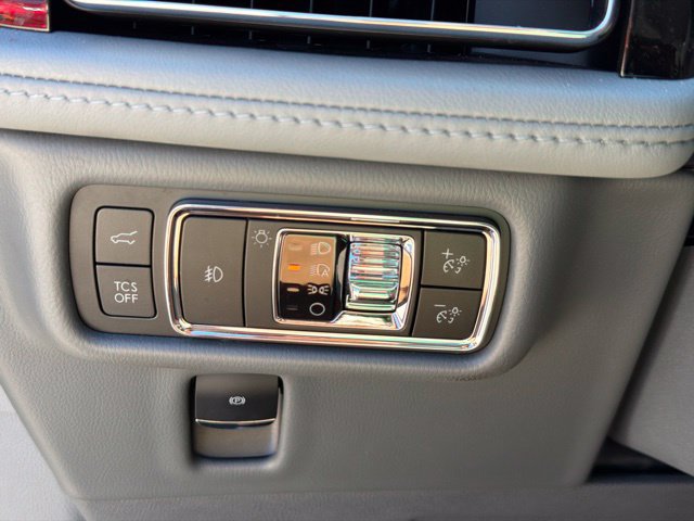 Used 2023 Lincoln Nautilus Reserve w/ Equipment Group 202A AWD/4WD image 29