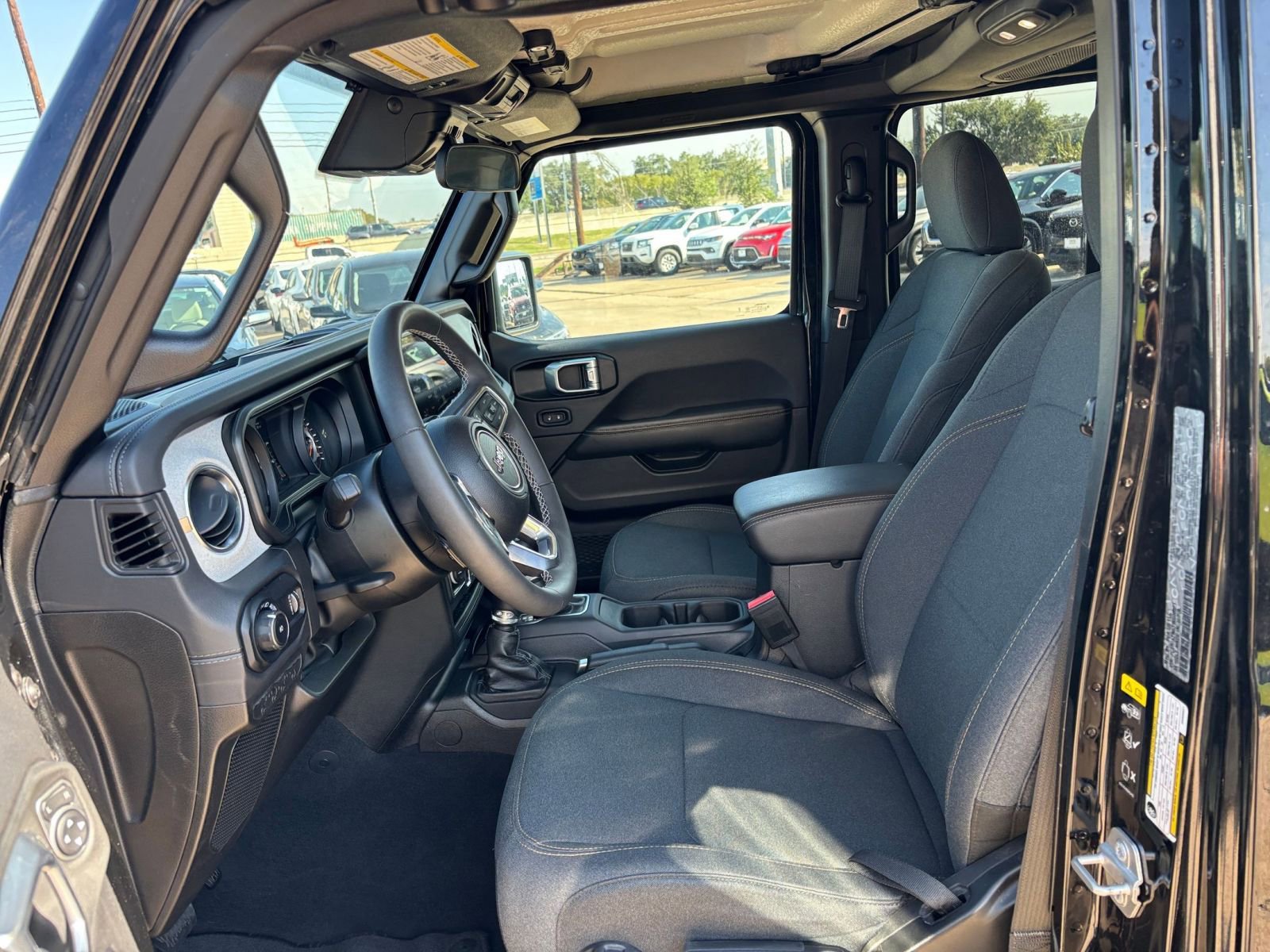 Used 2025 Jeep Wrangler Sahara image 24