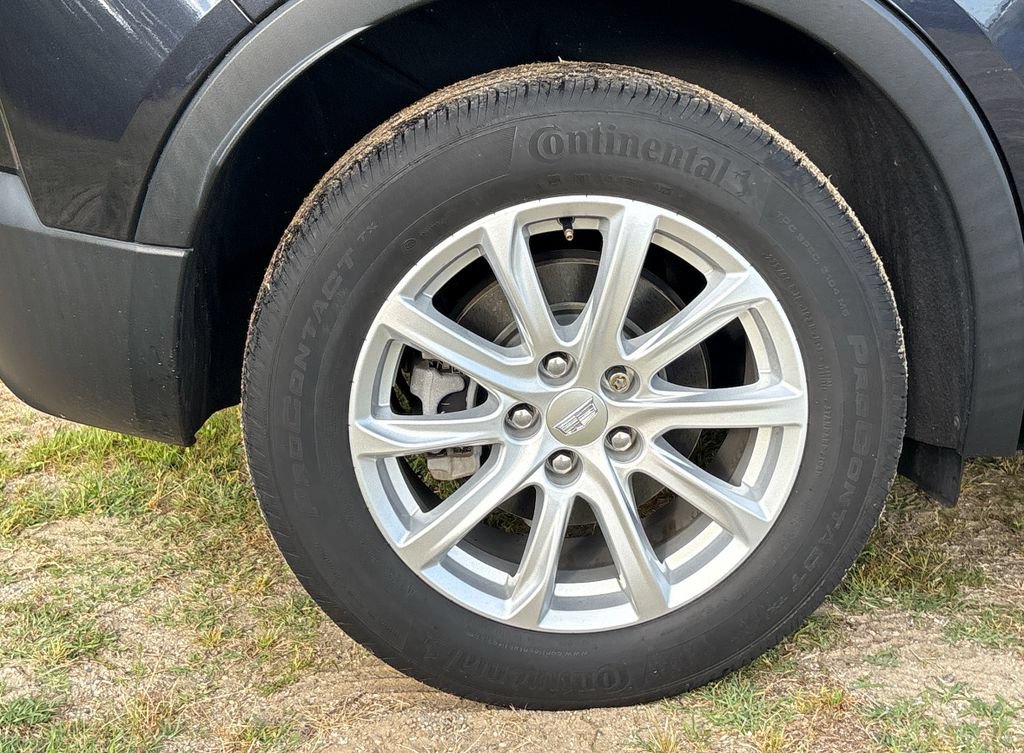 Used 2023 Cadillac XT4 Luxury w/ Cold Weather Package FWD image 7