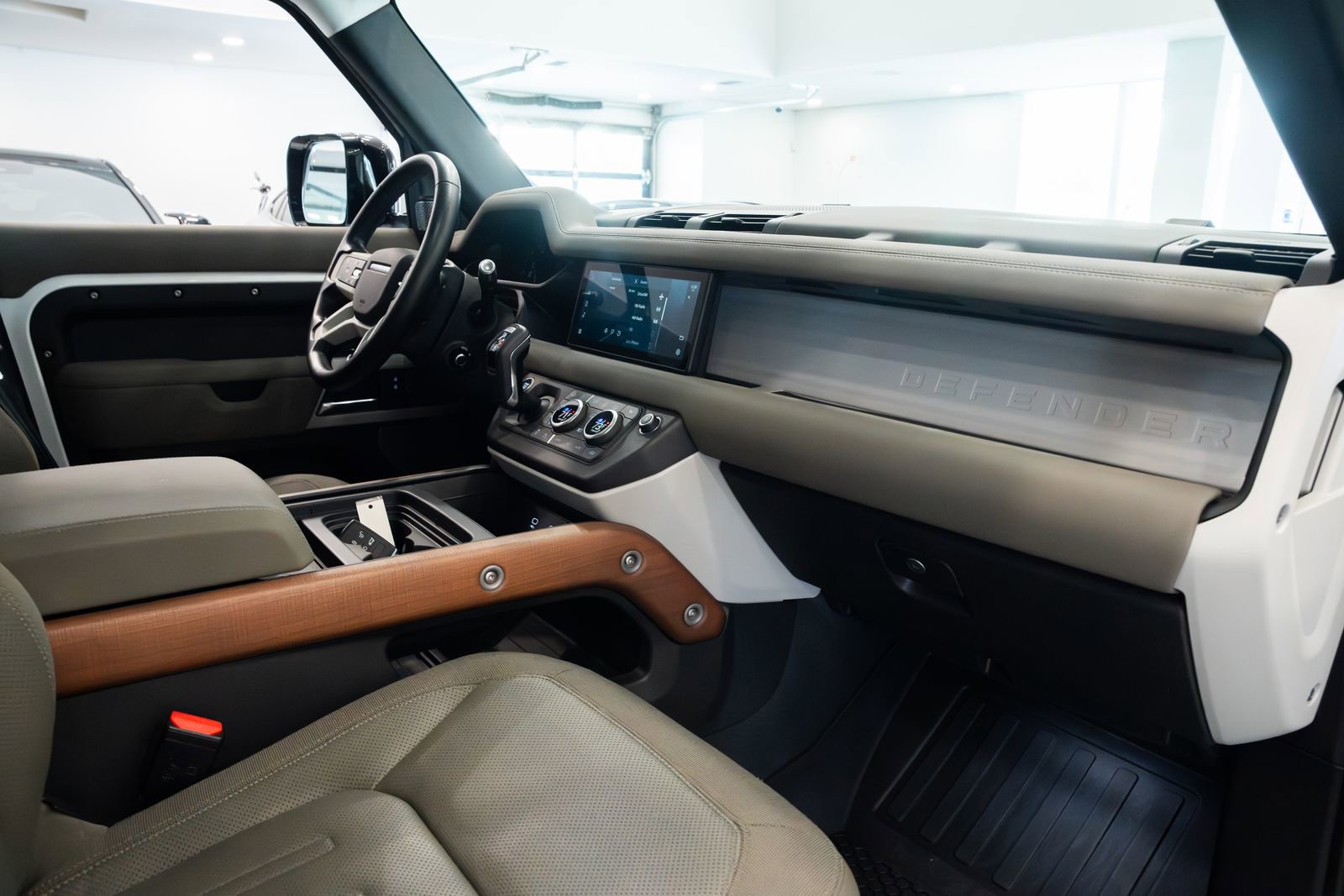 Used 2021 Land Rover Defender 110 SE image 26