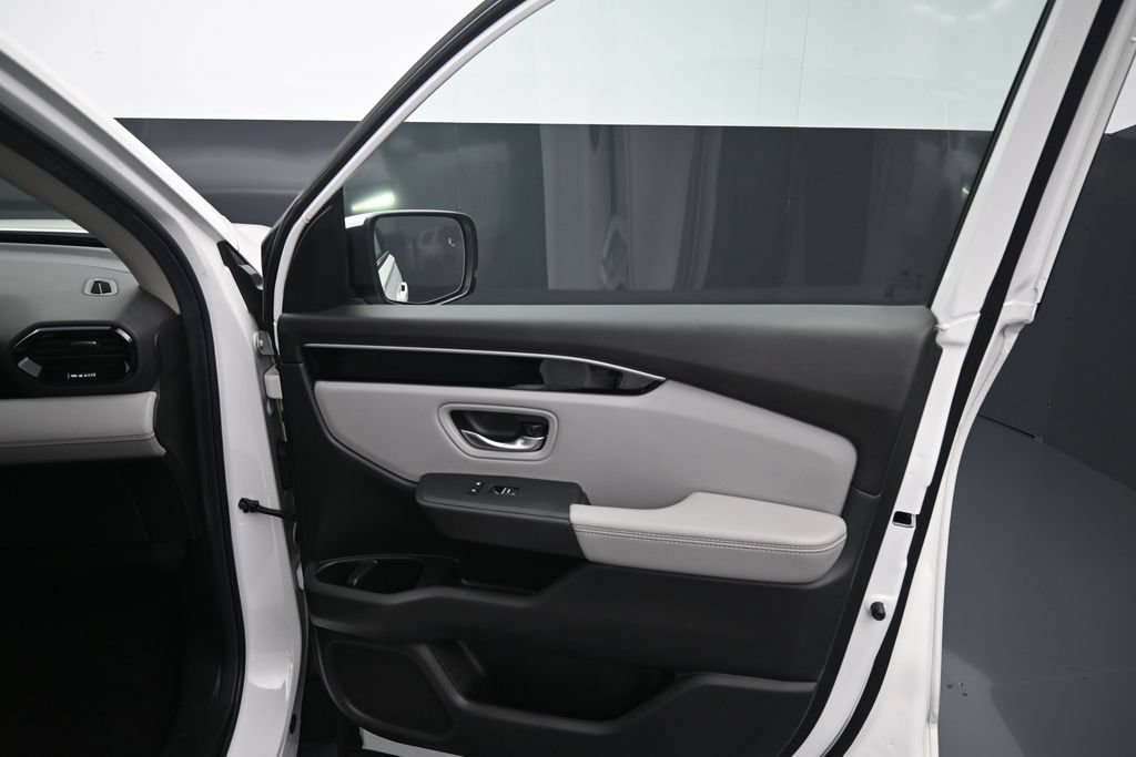Used 2025 Honda Pilot Touring image 12