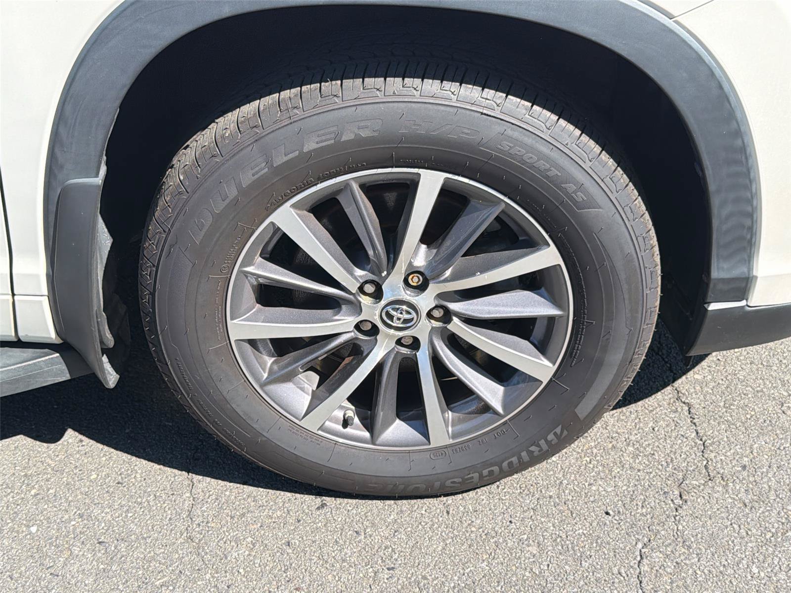 Used 2018 Toyota Highlander XLE AWD/4WD image 38