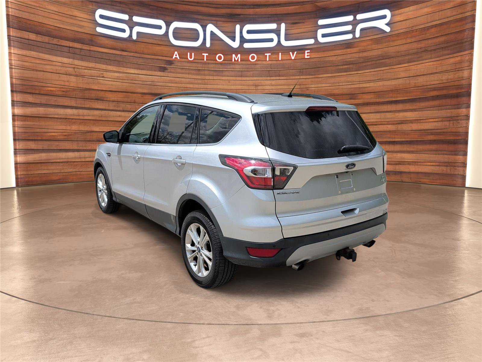 Used 2017 Ford Escape SE w/ Equipment Group 201A FWD image 3