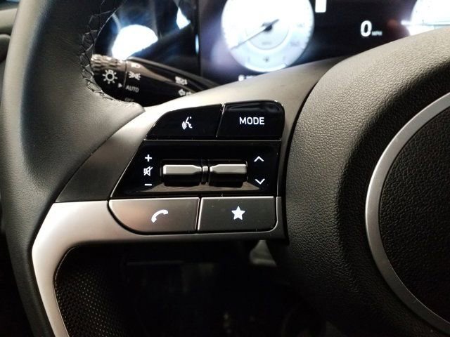 Certified 2025 Hyundai Elantra SEL image 4