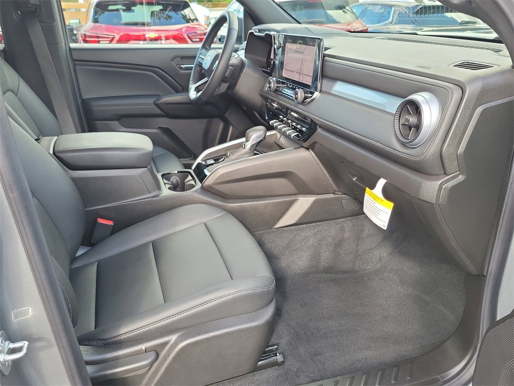 Used 2025 Chevrolet Colorado LT w/ LT Convenience Package image 16