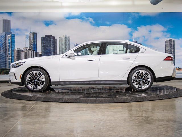 Used 2026 BMW 530i xDrive w/ Premium Package image 6