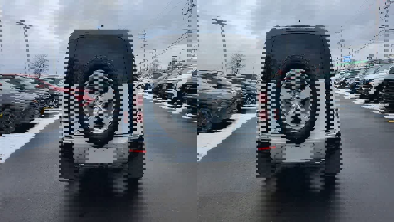 Used 2025 Land Rover Defender 90 S image 7