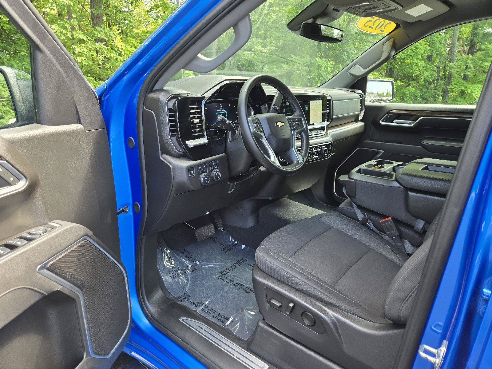 Used 2025 Chevrolet Silverado 1500 LT AWD/4WD image 11