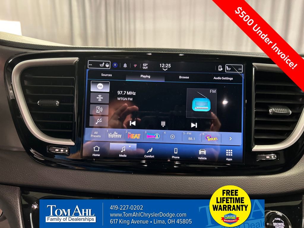 New 2026 Chrysler Voyager LX image 15