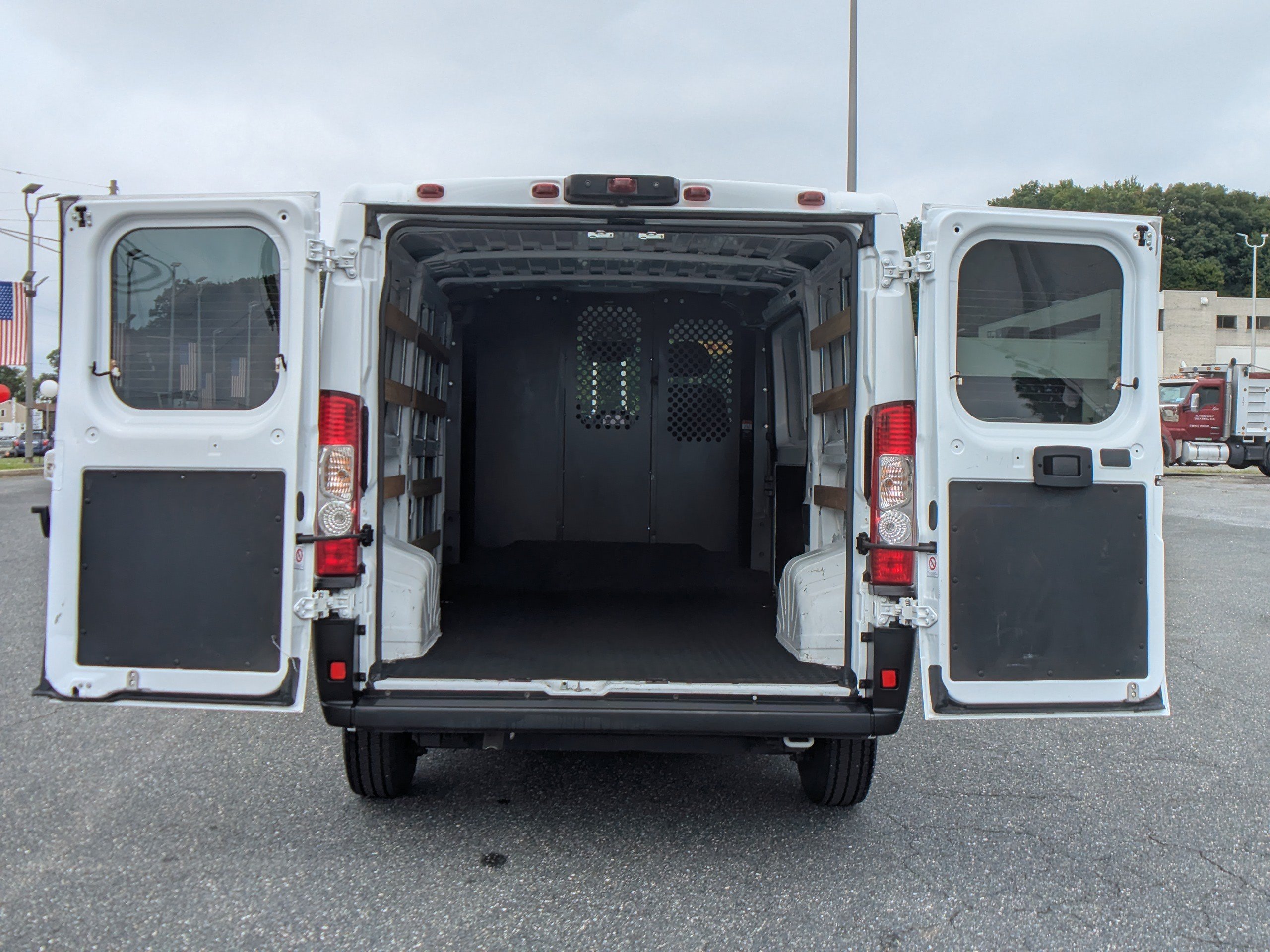 Used 2025 RAM ProMaster 2500 w/ U-Haul Equipment Group FWD image 8