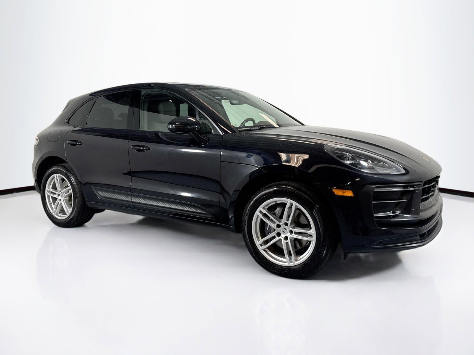 Used 2025 Porsche Macan AWD/4WD image 7