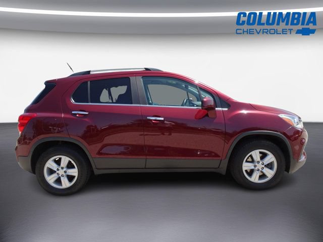 Used 2017 Chevrolet Trax LT w/ LT Convenience Package FWD image 2
