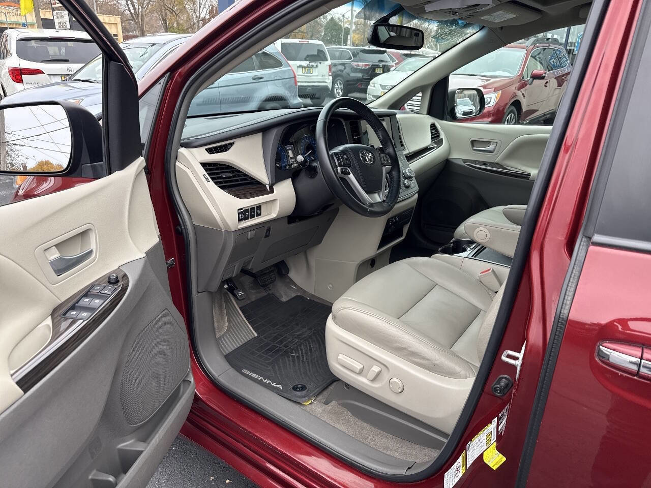 Used 2015 Toyota Sienna image 10