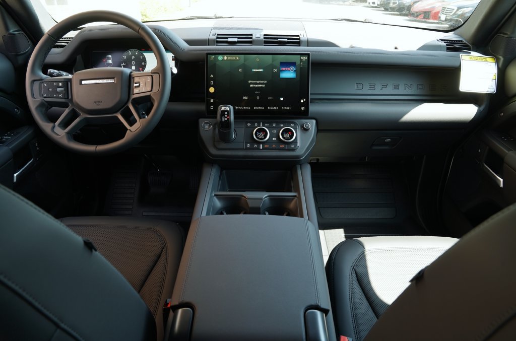 New 2026 Land Rover Defender 110 S AWD/4WD image 9