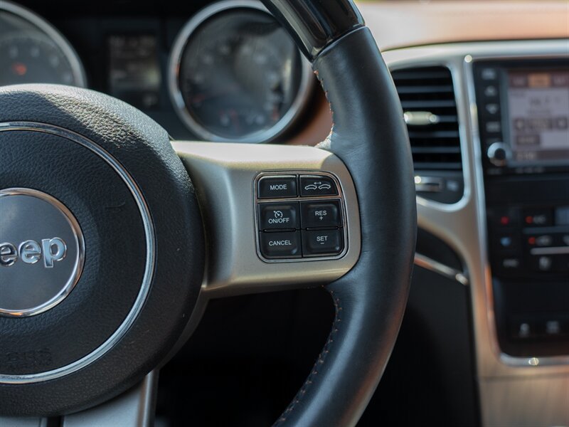 Used 2012 Jeep Grand Cherokee Overland Summit AWD/4WD image 29