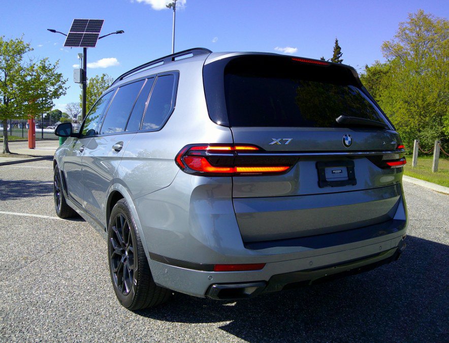 Used 2023 BMW X7 xDrive40i AWD/4WD image 12