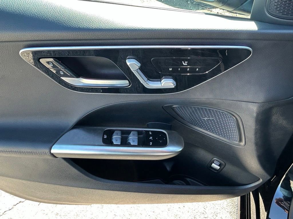 Used 2025 Mercedes-Benz C 300 4MATIC Sedan image 16