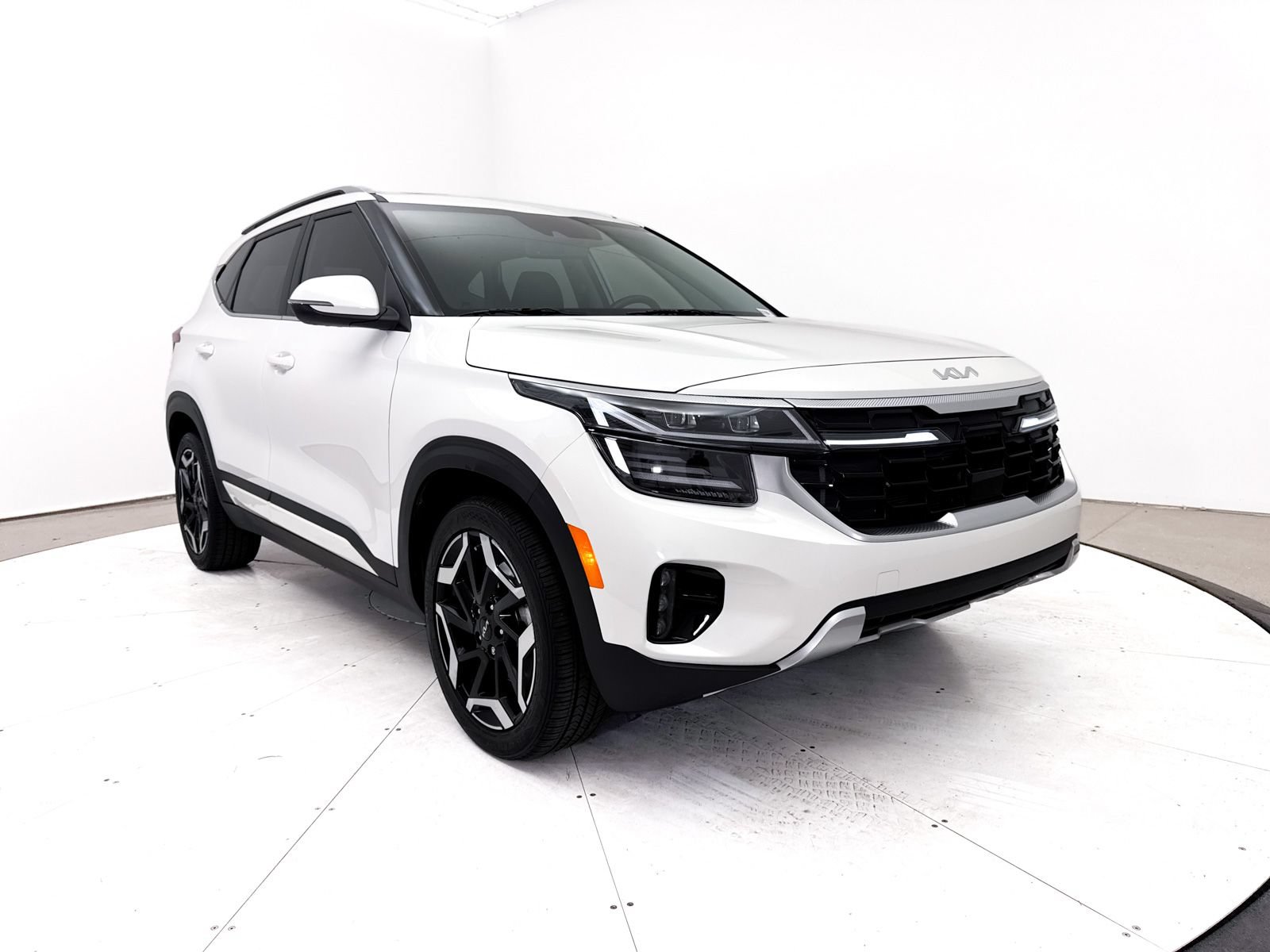 Certified 2024 Kia Seltos SX w/ SX Sunroof Package AWD/4WD image 14
