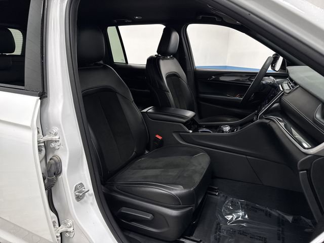 Used 2023 Jeep Grand Cherokee Altitude image 28