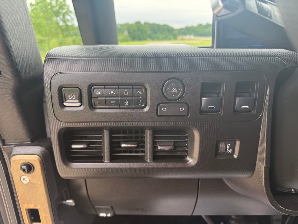 Used 2024 Chevrolet Brightdrop 600 w/ Commercial Equipment Package AWD/4WD image 16