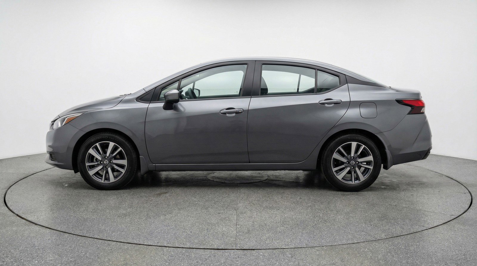 Used 2025 Nissan Versa SV image 5