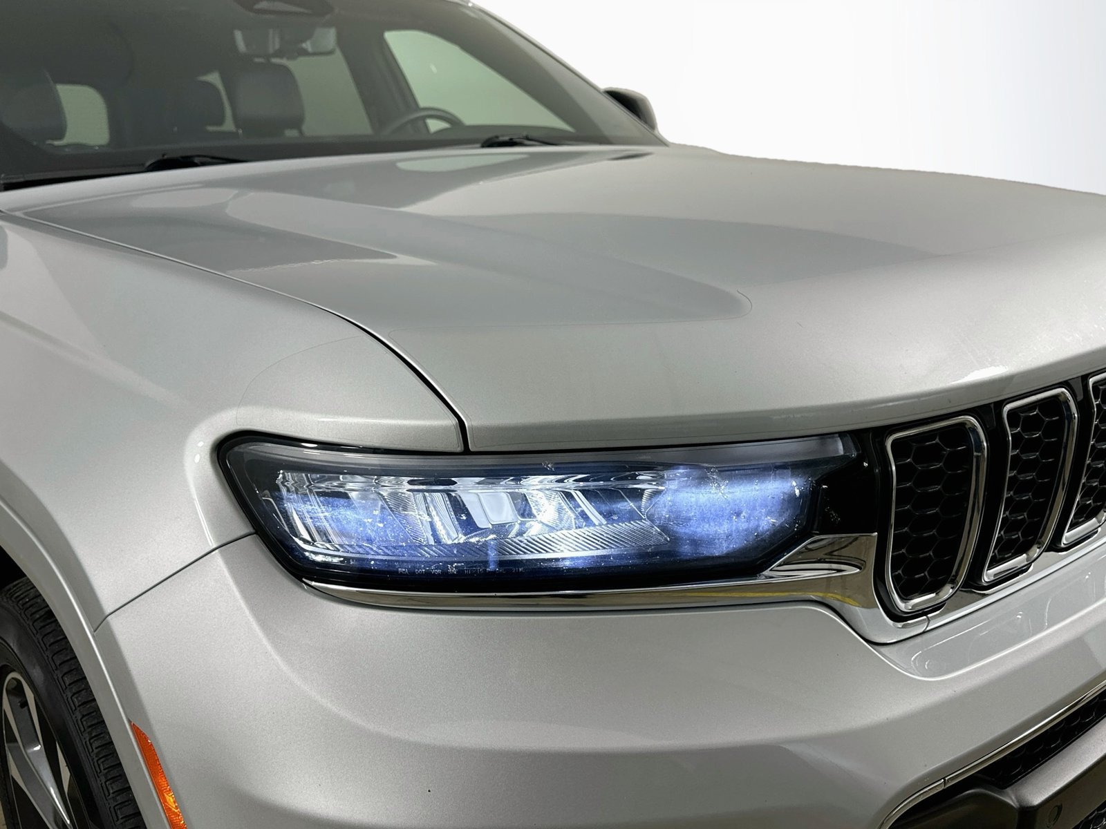 Used 2023 Jeep Grand Cherokee L Overland w/ Advanced Protech Group III AWD/4WD image 9