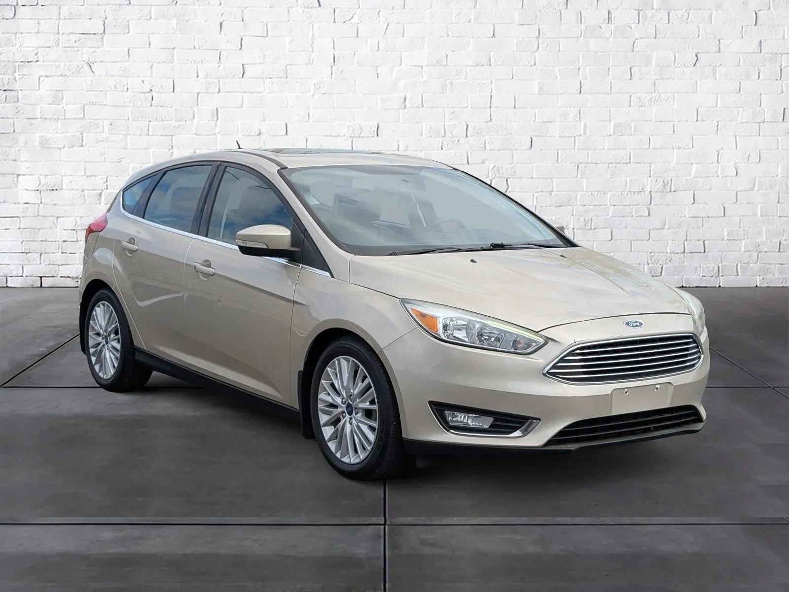 Used 2017 Ford Focus Titanium image 2