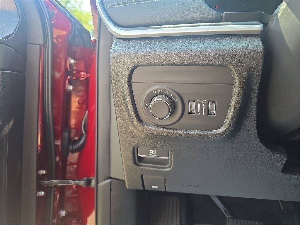 New 2025 Jeep Grand Cherokee L Altitude image 14