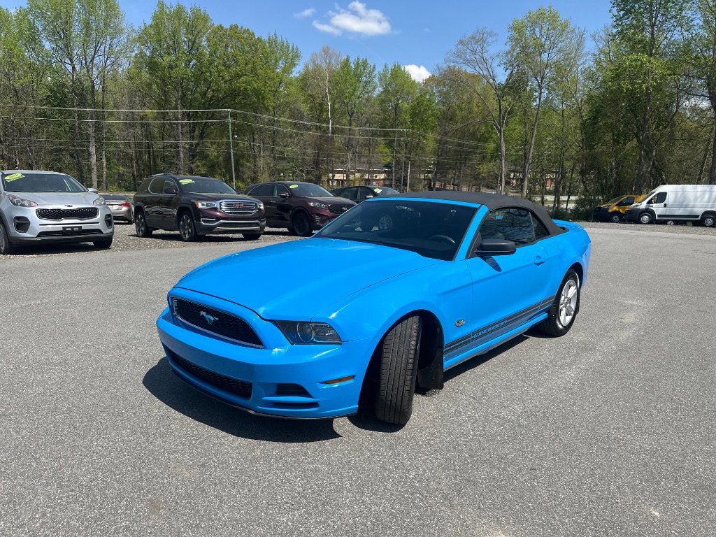 Used 2013 Ford Mustang Convertible image 11