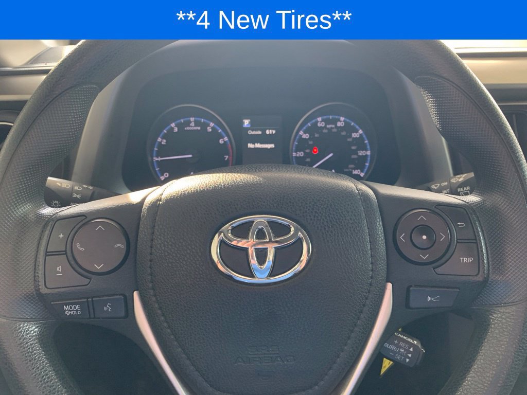 Used 2017 Toyota RAV4 LE AWD/4WD image 6