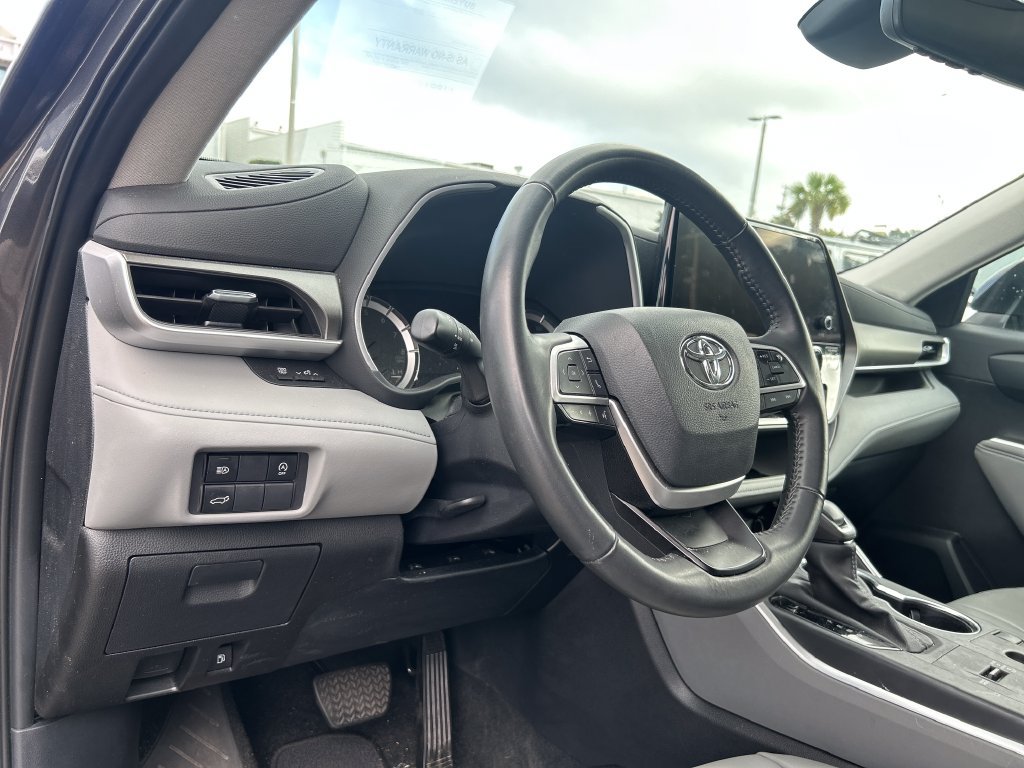 Used 2024 Toyota Highlander XLE FWD image 10