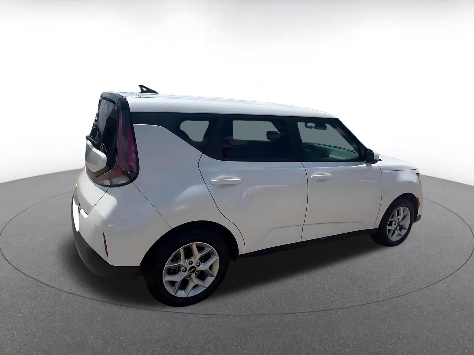 Used 2025 Kia Soul LX w/ LX Technology Package FWD image 15
