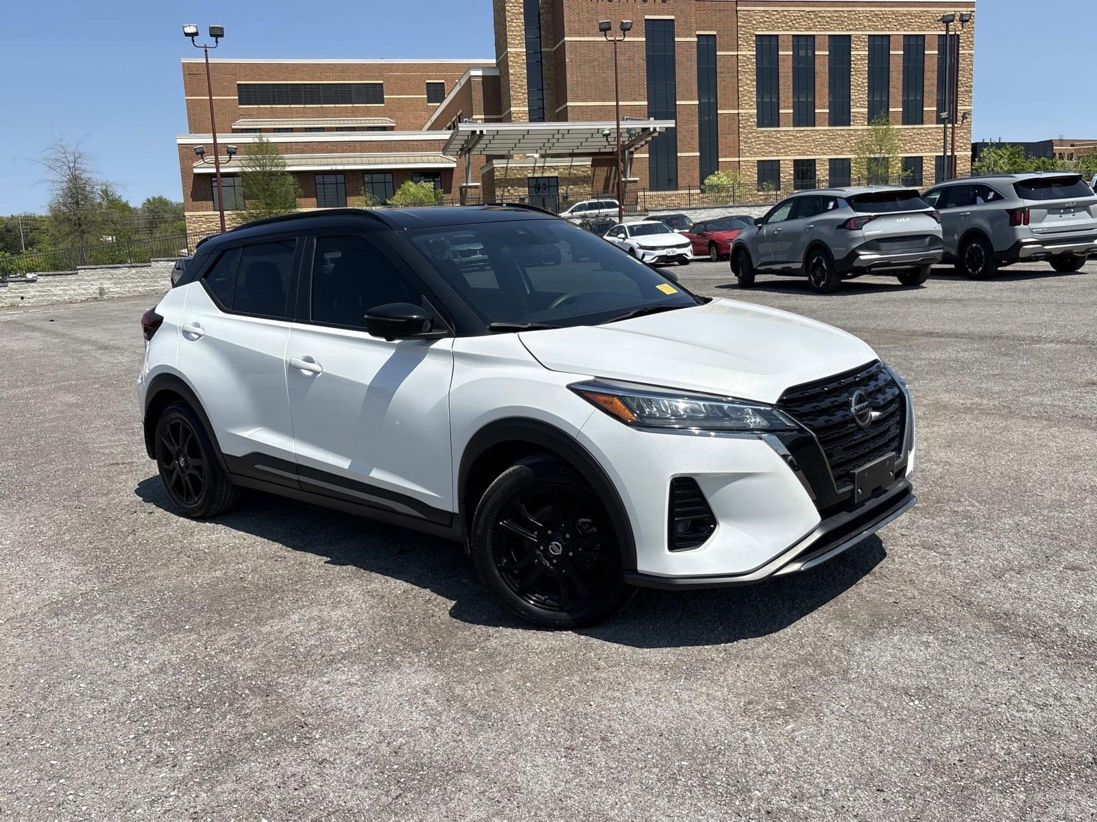 Used 2021 Nissan Kicks SR image 1