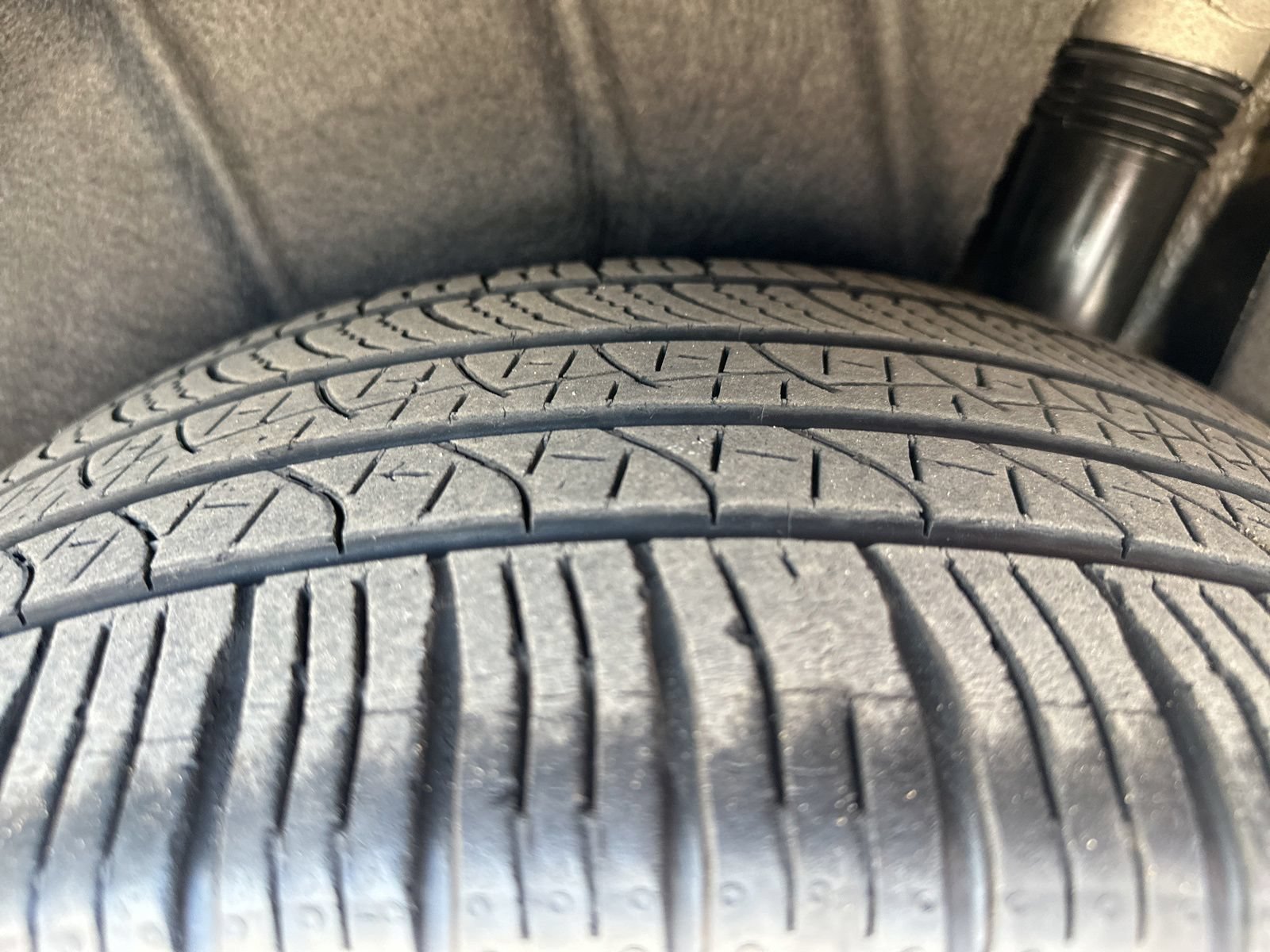 Certified 2024 Volkswagen Tiguan SE R-Line AWD/4WD image 9