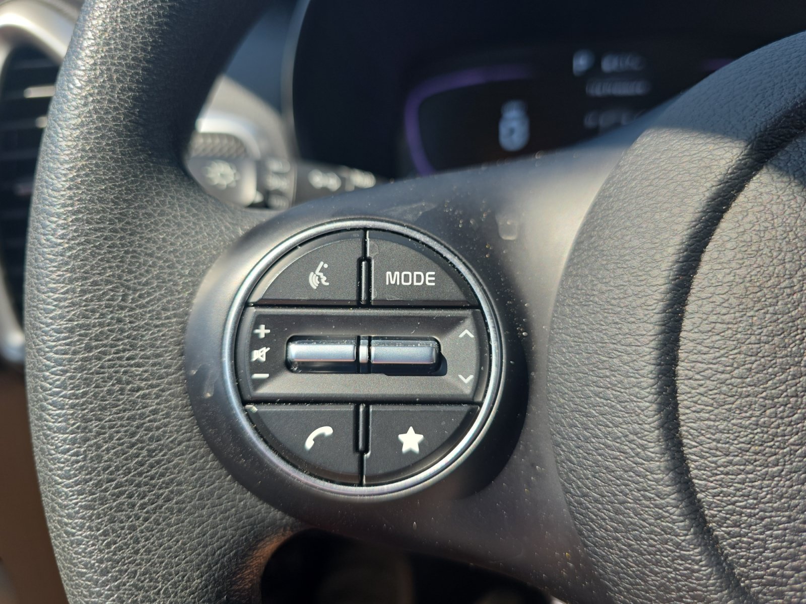 Certified 2025 Kia Soul LX w/ LX Technology Package FWD image 24