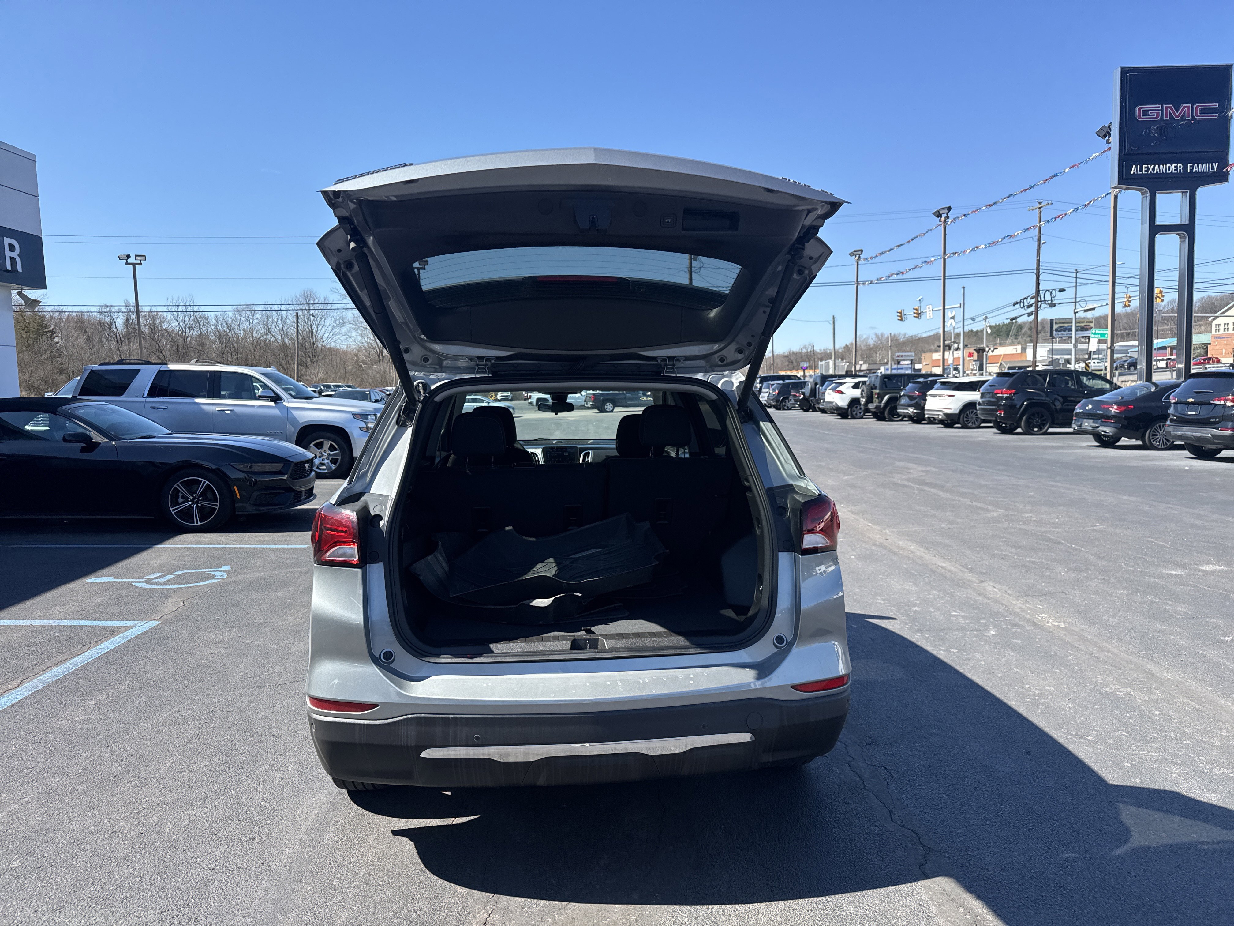 Used 2024 Chevrolet Equinox LT AWD/4WD image 5