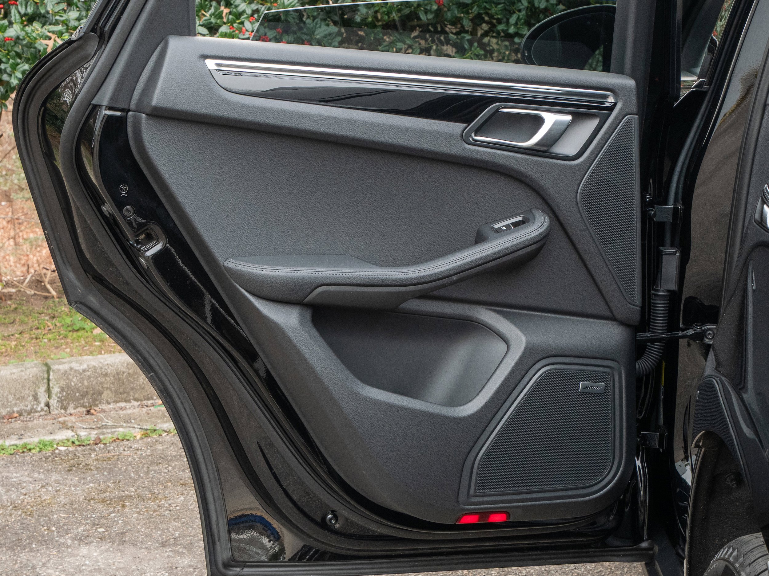 Certified 2025 Porsche Macan image 32