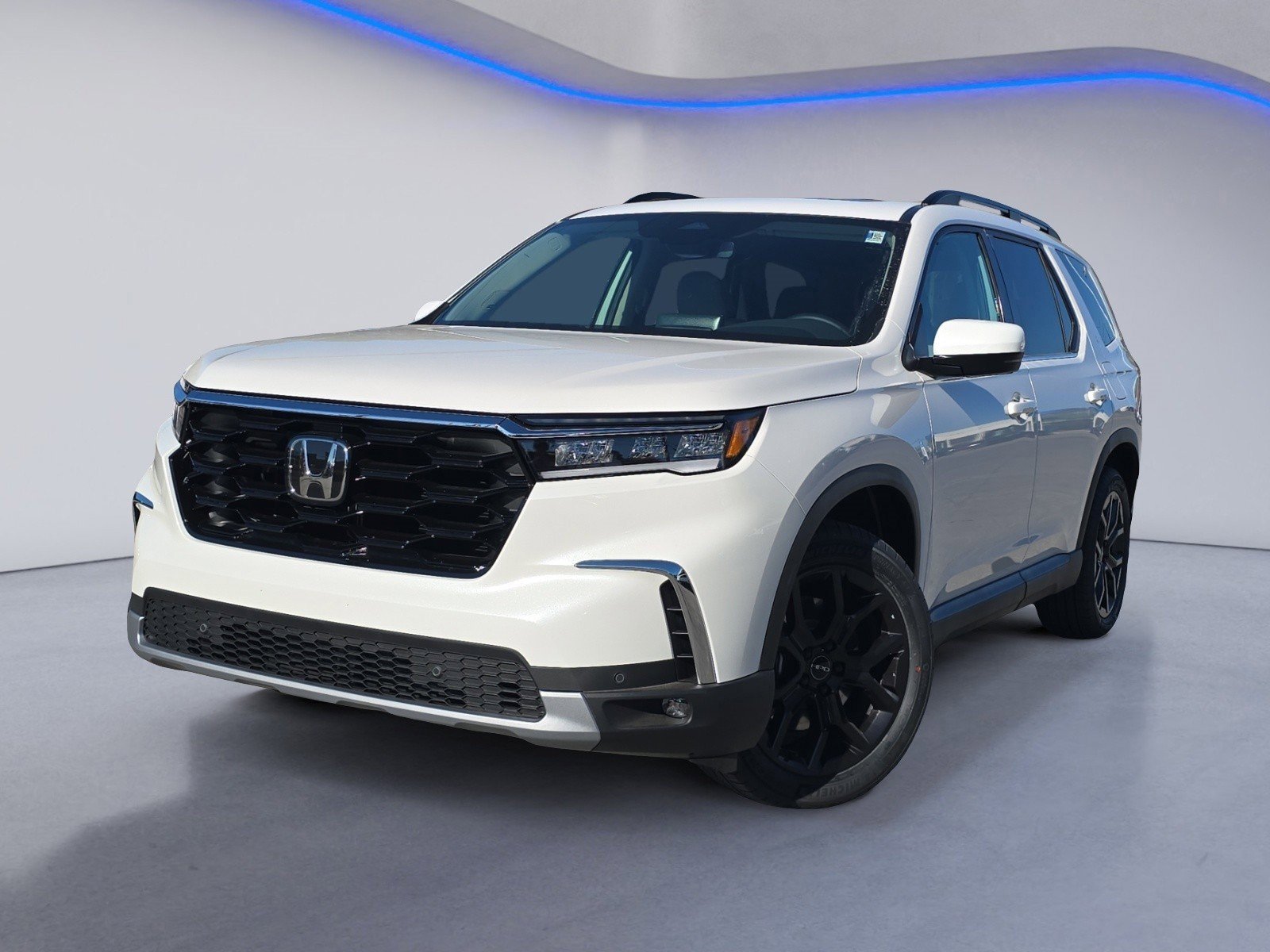 New 2025 Honda Pilot Touring image 2