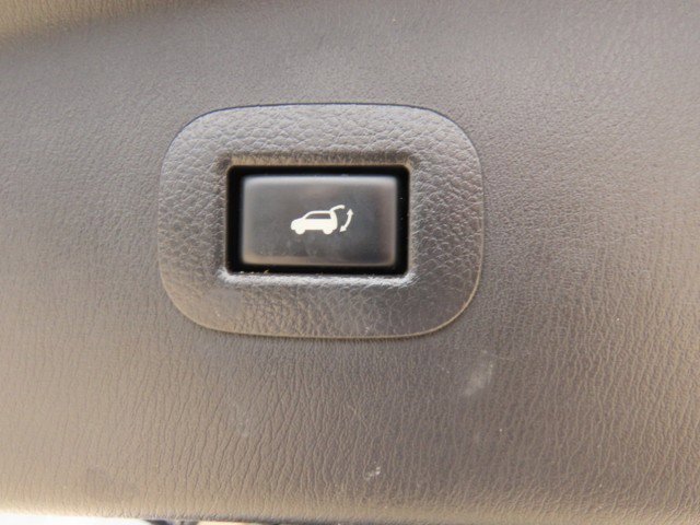 Used 2019 Nissan Armada Platinum w/ Captain's Chairs Package RWD image 13