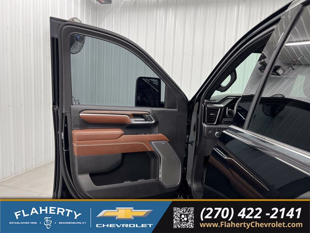 Used 2025 GMC Sierra 2500 Denali Ultimate w/ Max Trailering Package AWD/4WD image 8