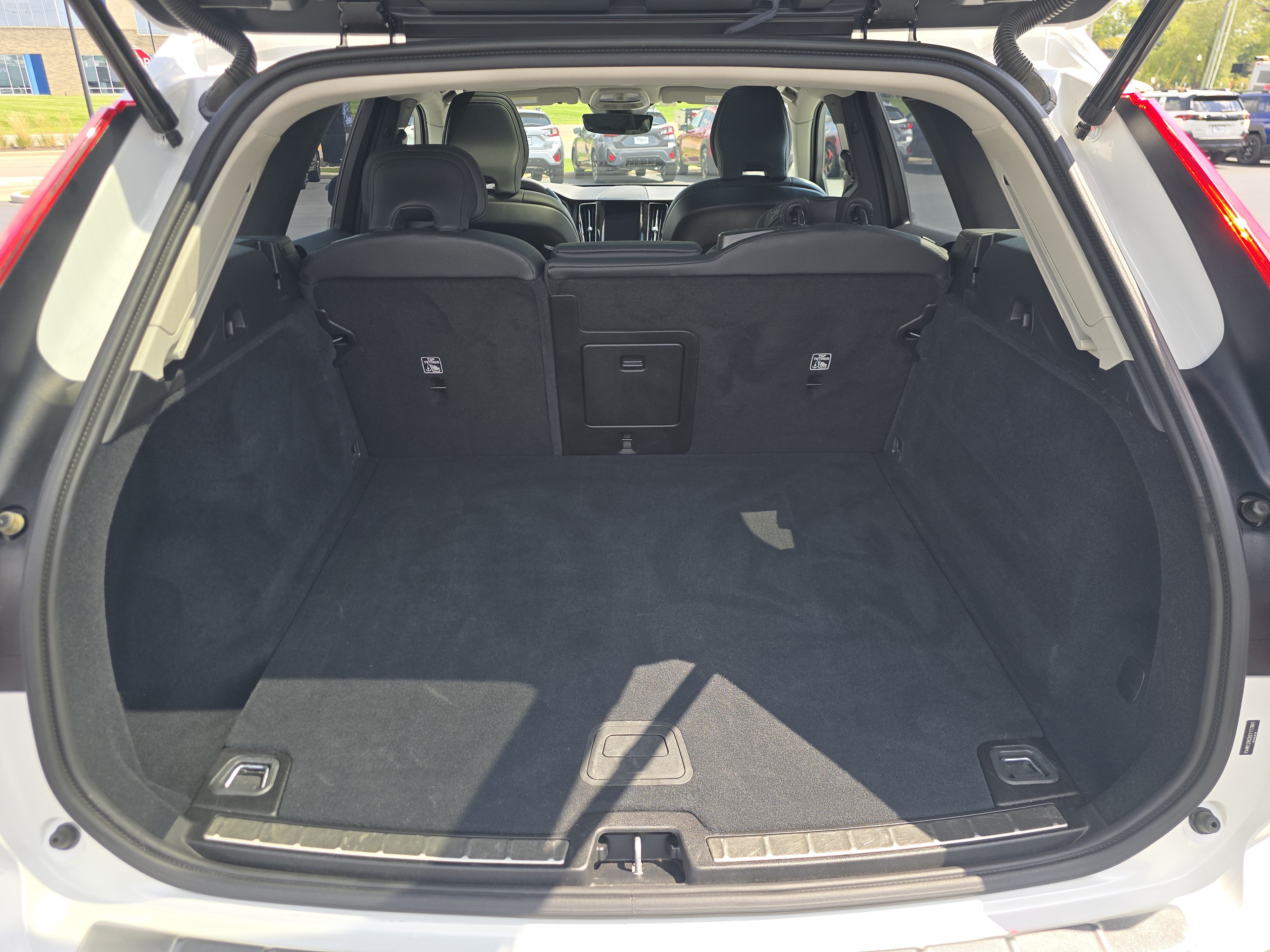 Used 2025 Volvo XC60 B5 Plus AWD/4WD image 17