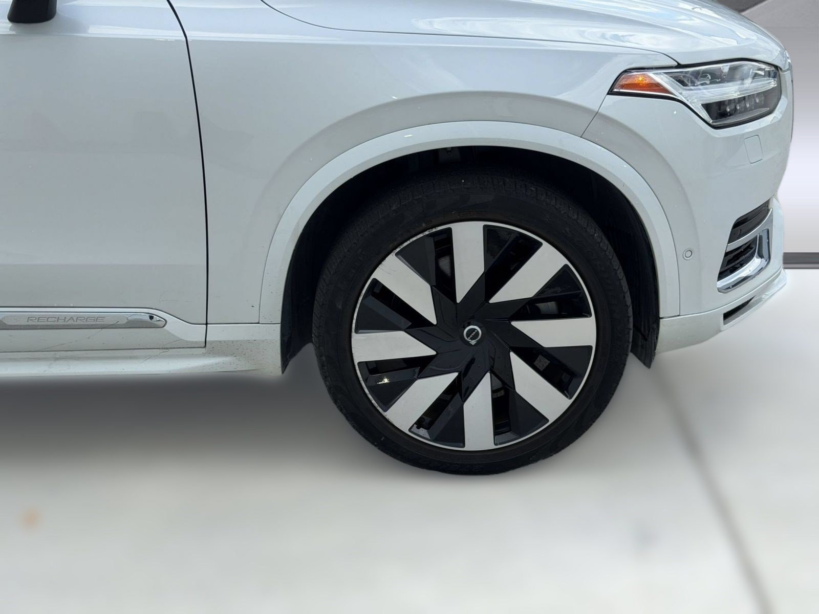 Used 2024 Volvo XC90 T8 Plus w/ Protection Package Premier AWD/4WD image 12