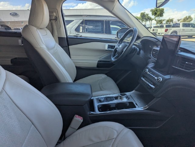 Used 2020 Ford Explorer Platinum w/ Premium Technology Package AWD/4WD image 7