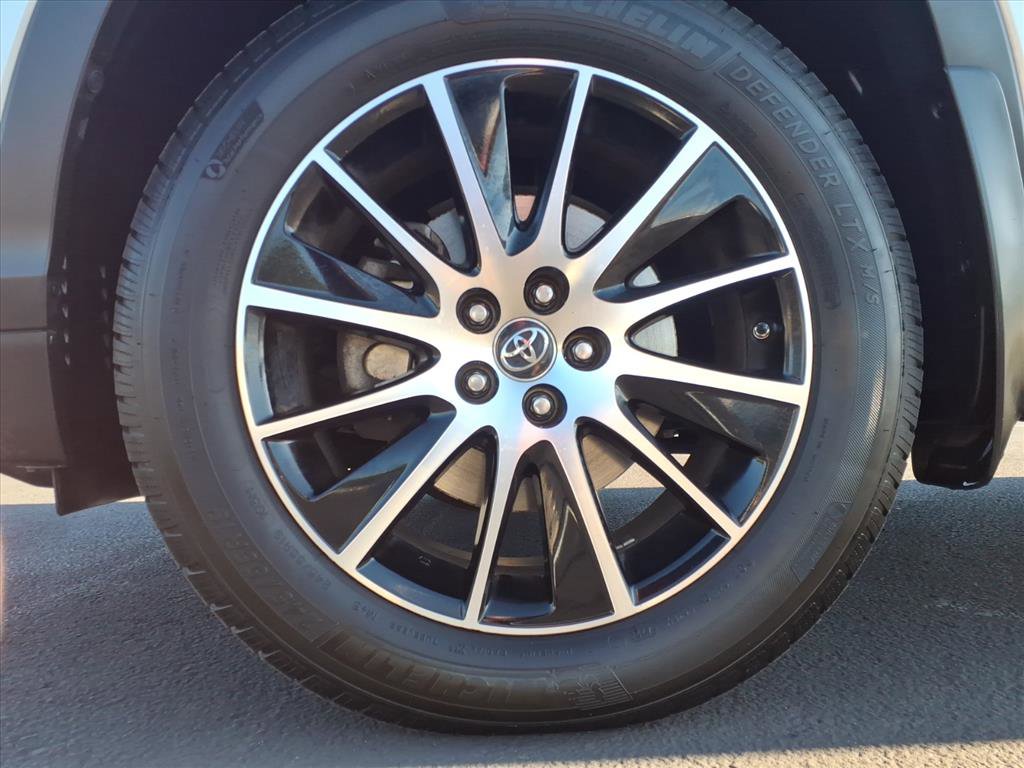 Used 2017 Toyota Highlander SE image 13