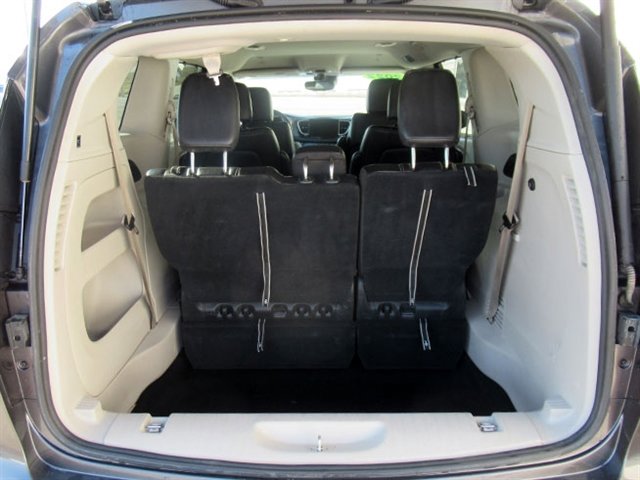 Used 2022 Chrysler Pacifica Touring-L FWD image 10