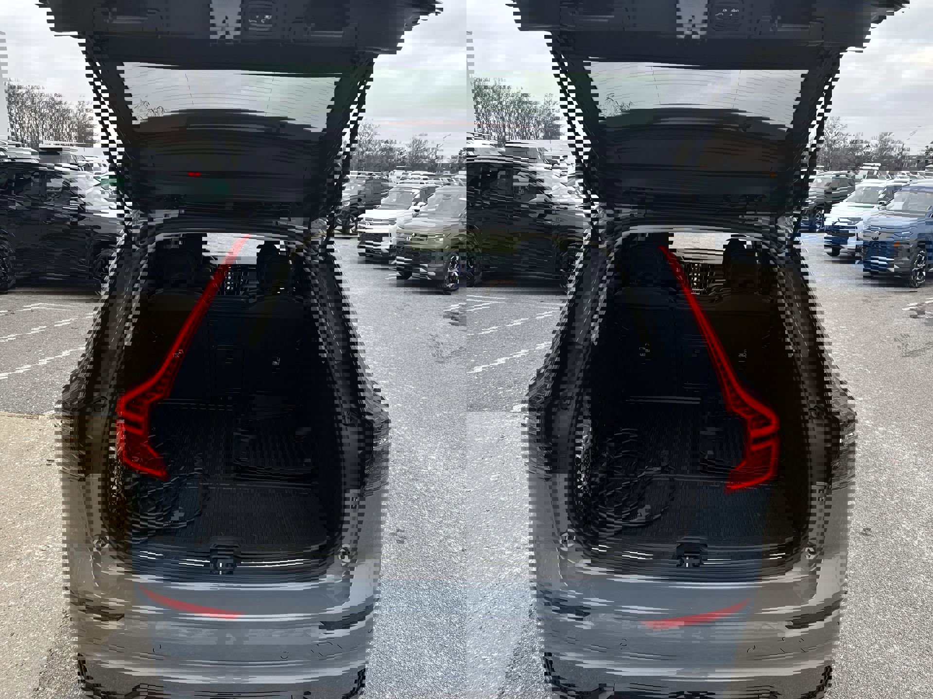 Used 2024 Volvo XC60 T8 Plus w/ Climate Package image 27